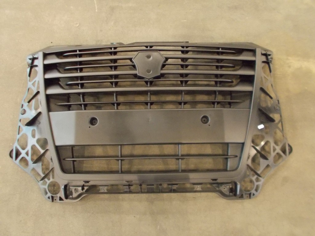 панель переднего бампера