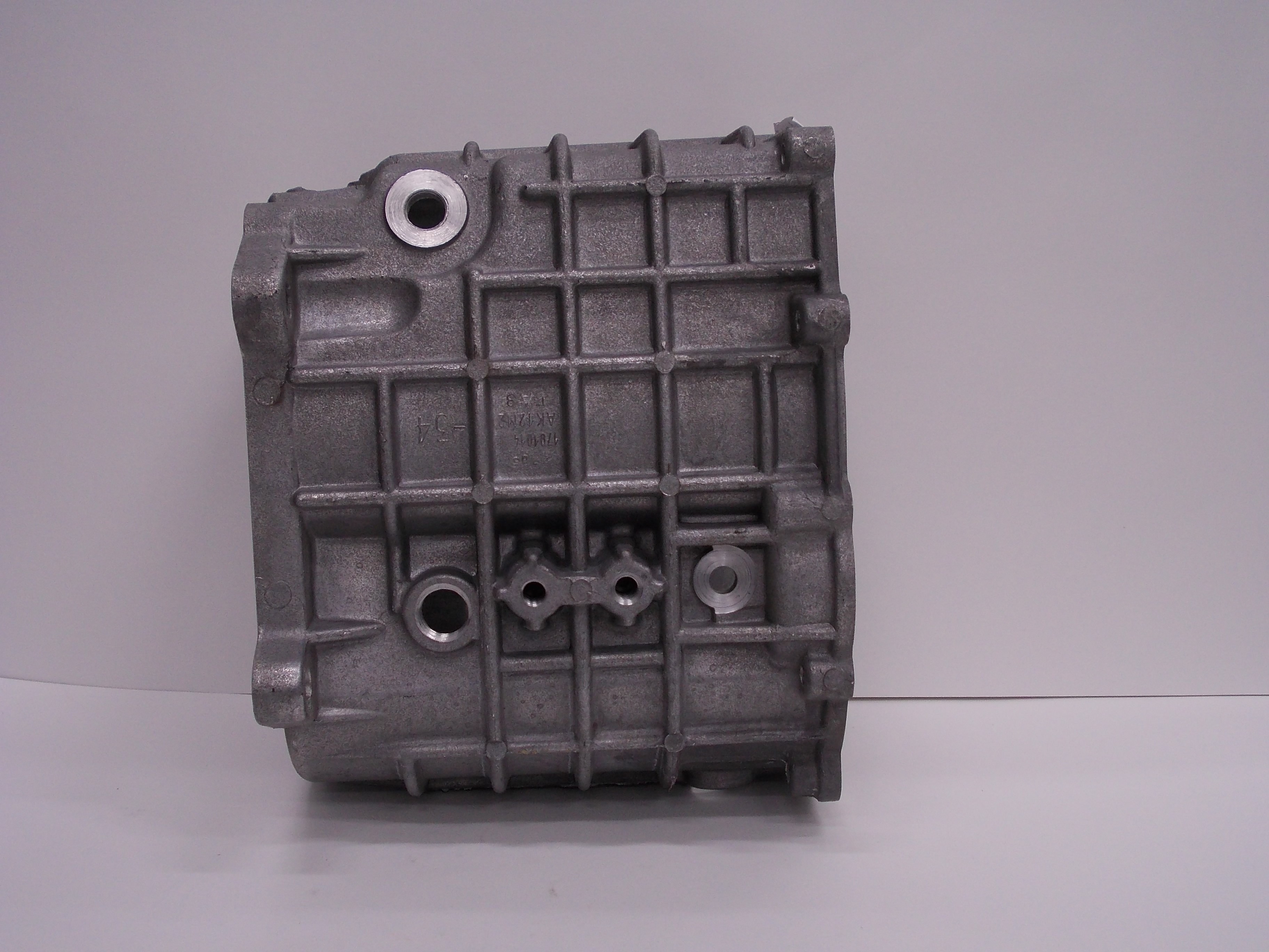 картер коробки передач передний