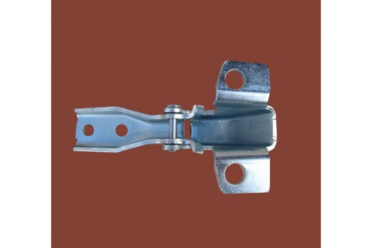 петля передней двери левая