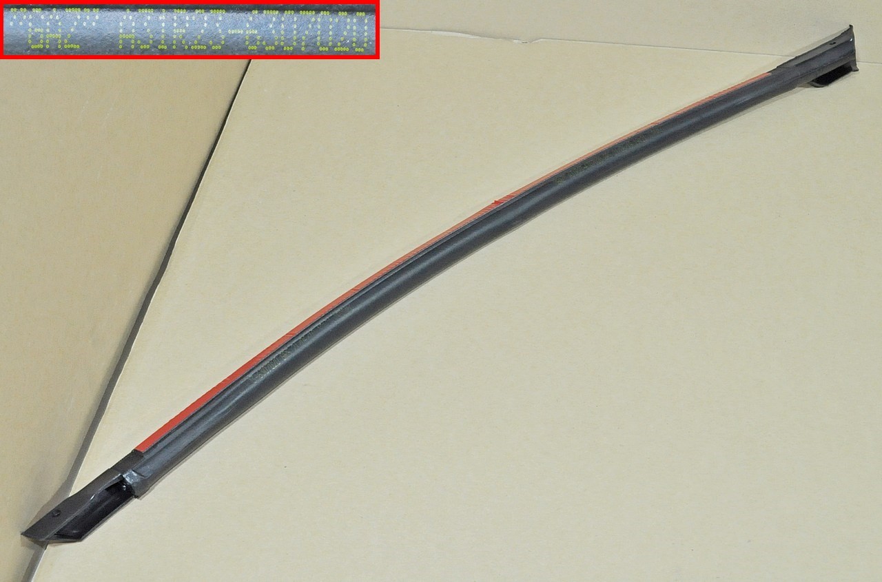 уплотнитель правой двери задка нижний