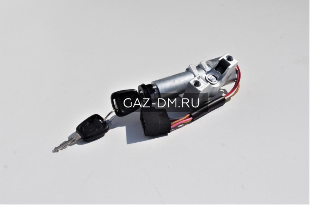 комплект запорных устройств автомобиля