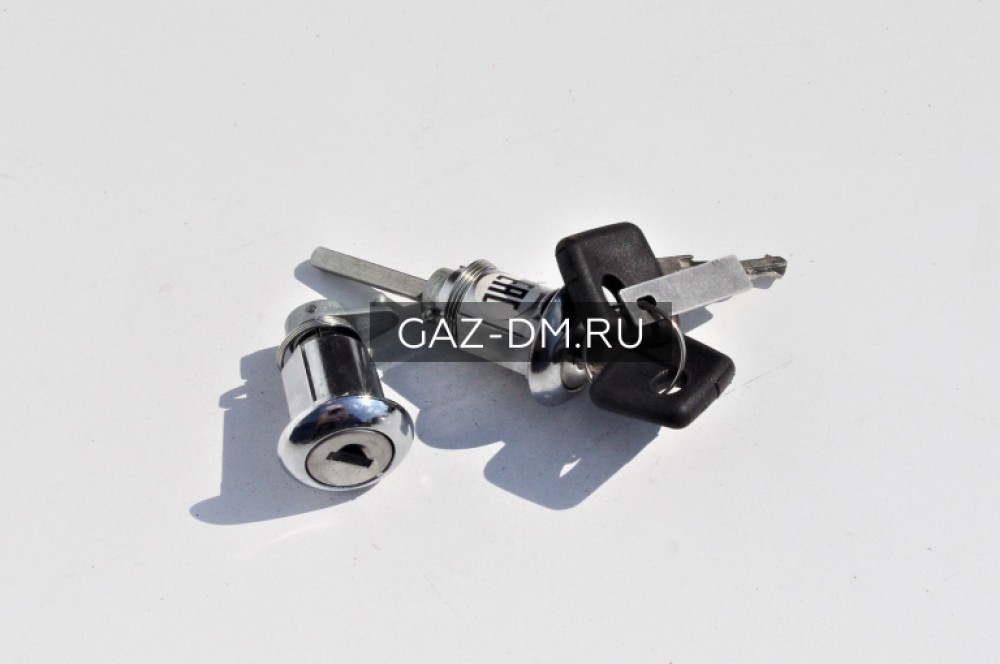 комлект запорных устройств автомобиля